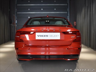 Volvo S60 2,0 B4 FWD Plus Dark Bezk 2022