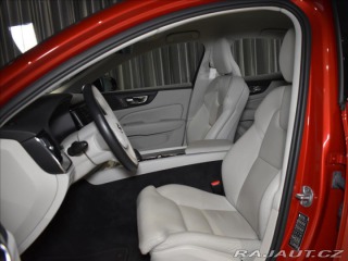 Volvo S60 2,0 B4 FWD Plus Dark Bezk 2022