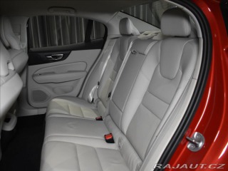 Volvo S60 2,0 B4 FWD Plus Dark Bezk 2022