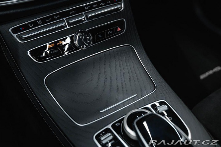 Mercedes-Benz E 4MATIC kupé, AMG Line, BU 2017