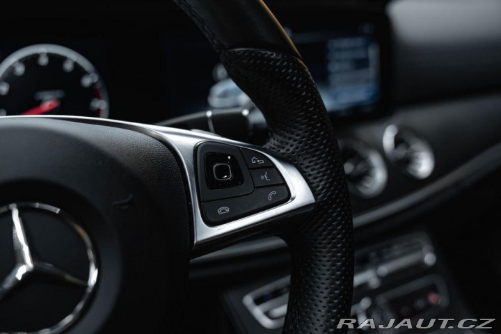 Mercedes-Benz E 4MATIC kupé, AMG Line, BU 2017