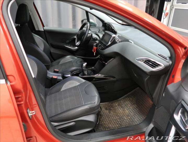 Peugeot 2008 1,6 i ALLURE VTi 120 k M 2014
