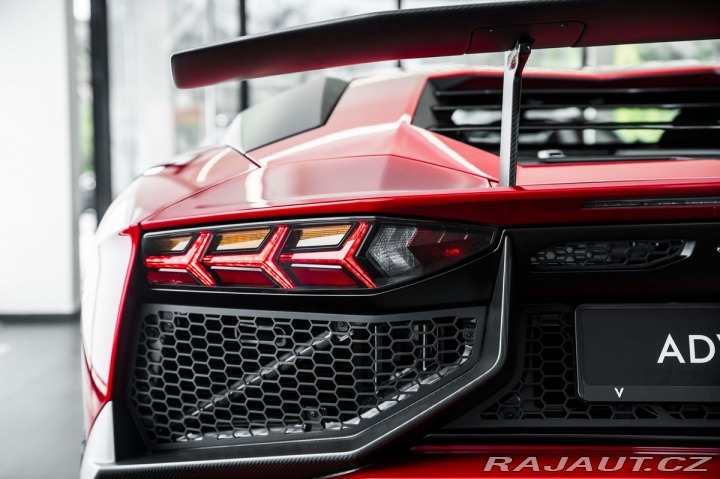 Lamborghini Aventador SuperVeloce Coupé / 1600 2017