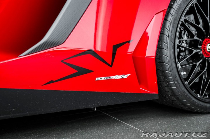 Lamborghini Aventador SuperVeloce Coupé / 1600 1800