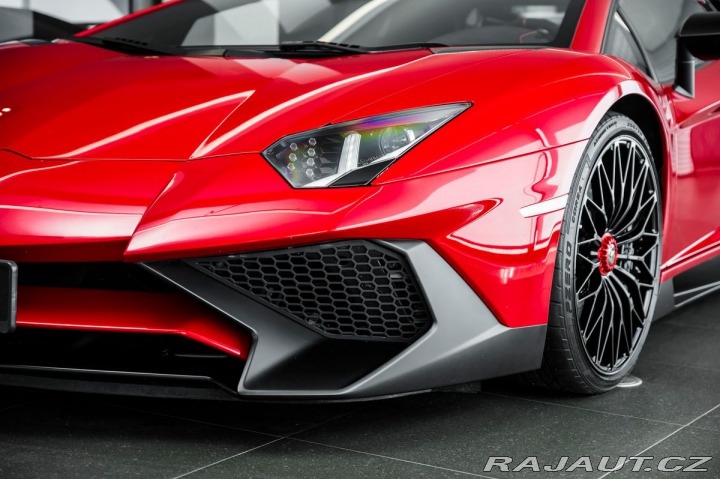 Lamborghini Aventador SuperVeloce Coupé / 1600 2017