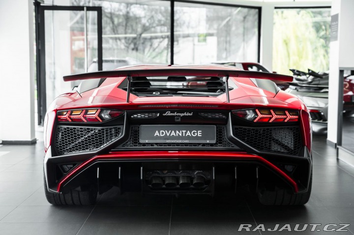 Lamborghini Aventador SuperVeloce Coupé / 1600 2017