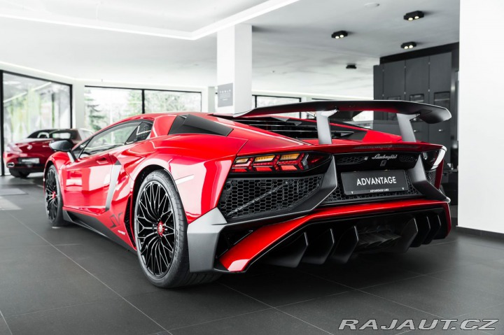 Lamborghini Aventador SuperVeloce Coupé / 1600 2017