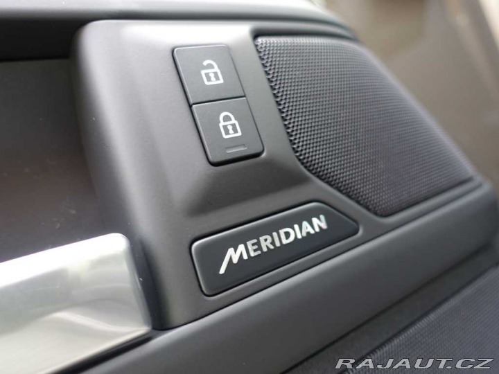 Land Rover Defender 110 3,0 X-Dynamic SE D200 2025