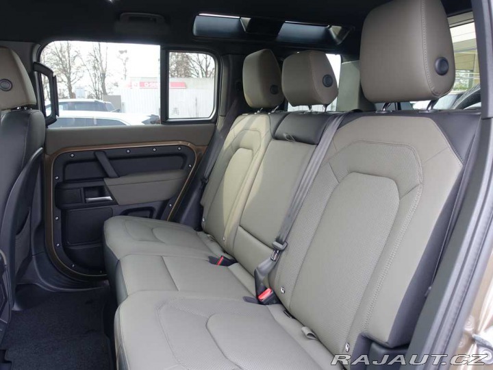 Land Rover Defender 110 3,0 X-Dynamic SE D200 2025