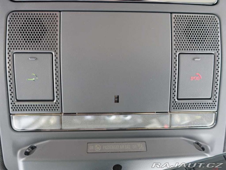 Land Rover Defender 110 3,0 X-Dynamic SE D200 2025