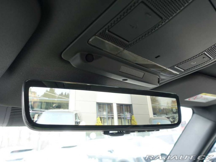 Land Rover Defender 110 3,0 X-Dynamic SE D200 2025