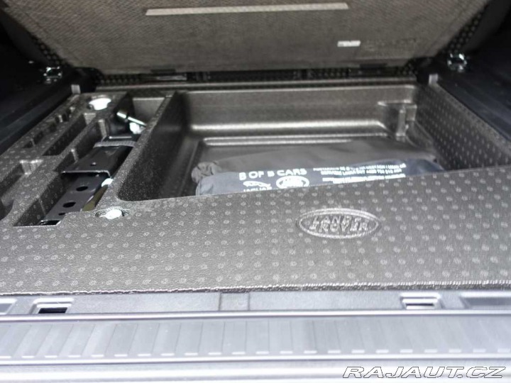 Land Rover Defender 110 3,0 X-Dynamic SE D200 2025