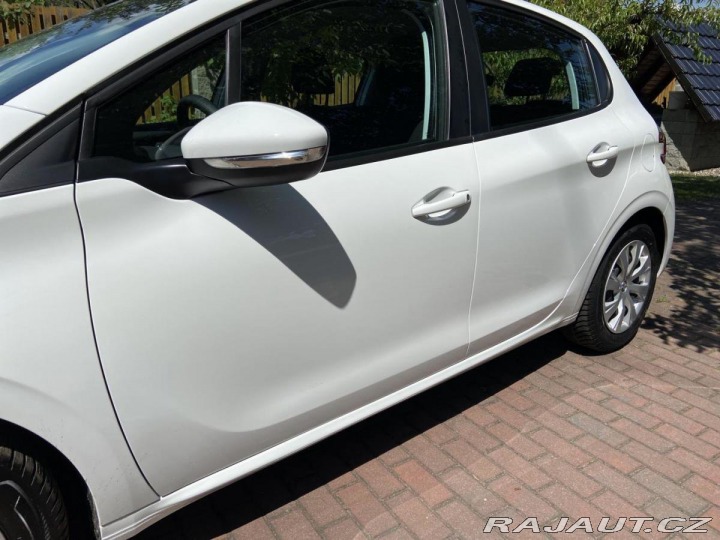 Peugeot 208 1,2i 60kw 2015