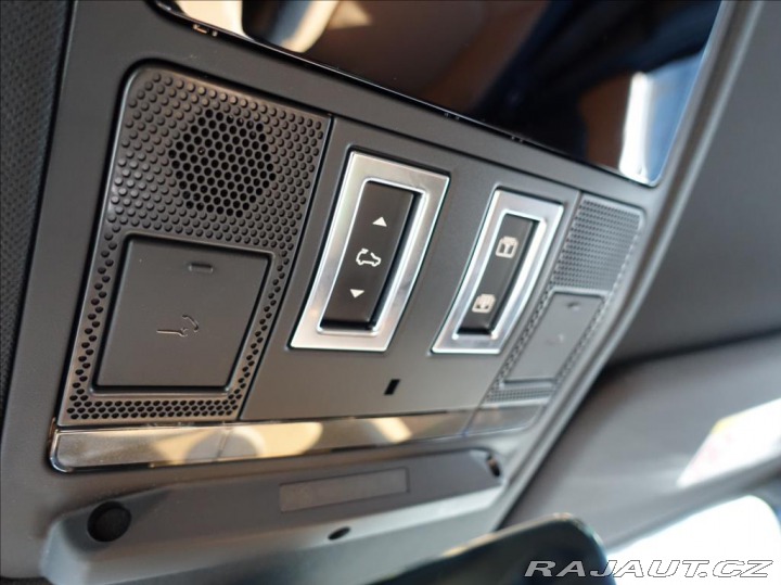 Land Rover Defender 3,0 D300 110 XDynHSE,ČR,D 2023