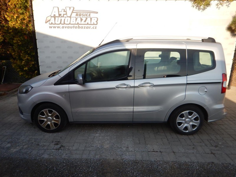 Ford Tourneo Courier 1.0i, ČR, 1.MAJ.