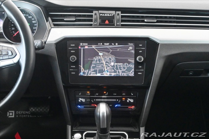 Volkswagen Passat 2,0 TDI 110 kW DSG Busine 2024