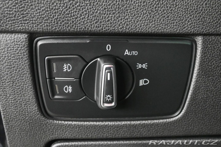 Volkswagen Passat 2,0 TDI 110 kW DSG Busine 2024