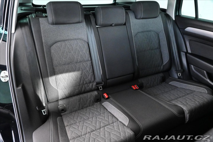 Volkswagen Passat 2,0 TDI 110 kW DSG Busine 2024