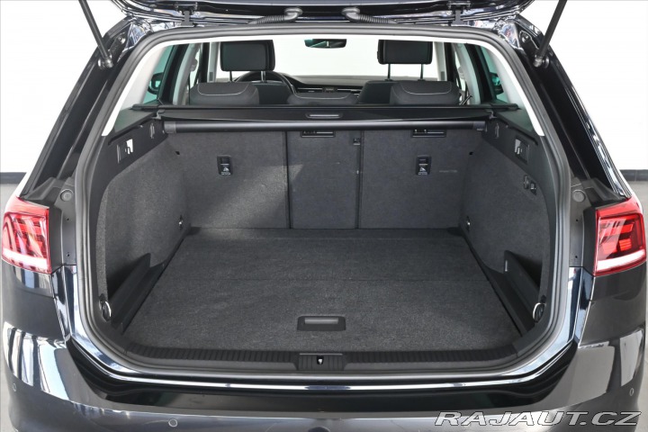 Volkswagen Passat 2,0 TDI 110 kW DSG Busine 2024