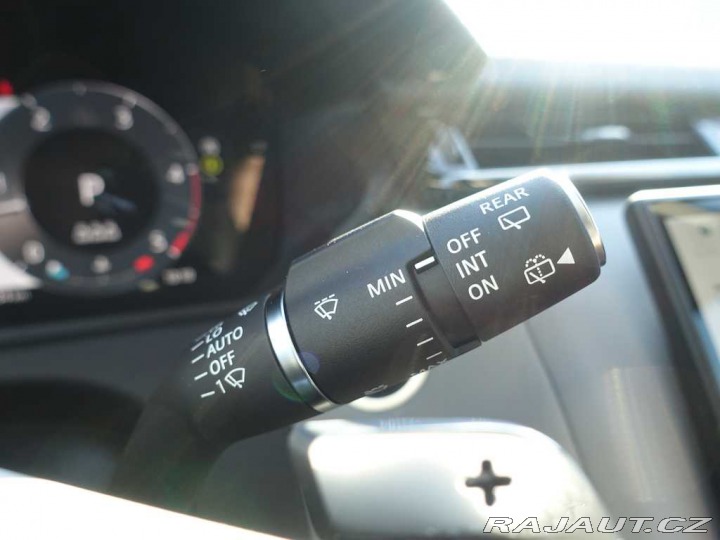 Land Rover Range Rover Velar 3,0  Dynamic SE D300 2025