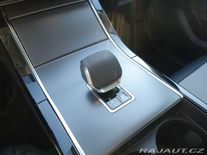 Land Rover Range Rover Velar 3,0  Dynamic SE D300 2025