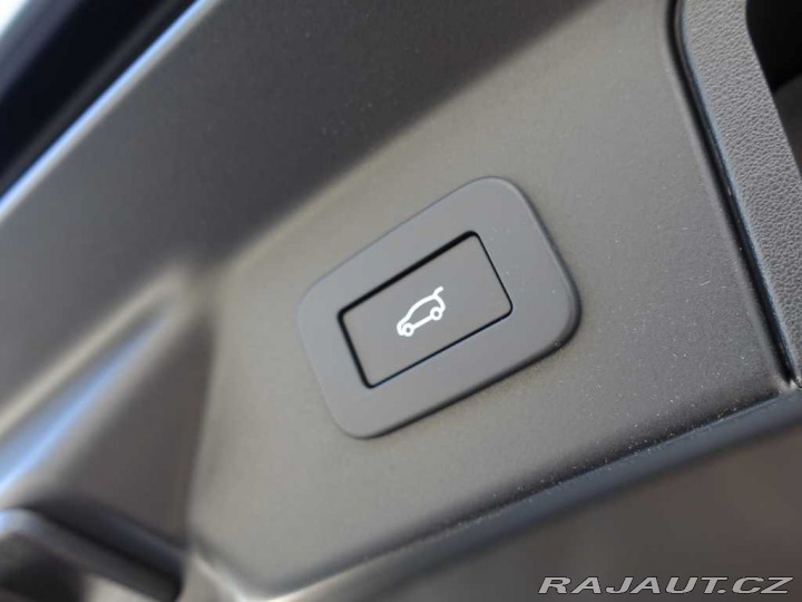 Land Rover Range Rover Velar 3,0  Dynamic SE D300 2025