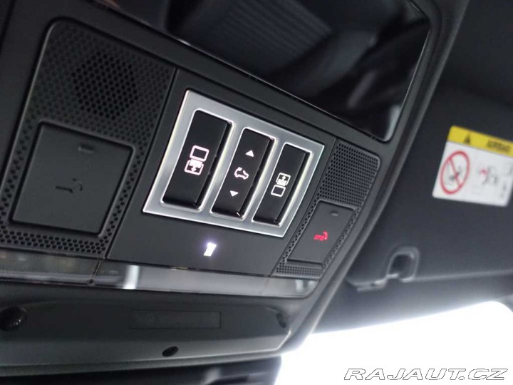 Land Rover Discovery 5 3,0 Dynamic SE D250 2024