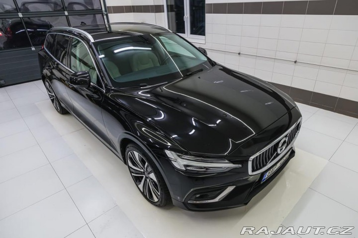 Volvo V60 B4 Inscription el.taž CZ 2021