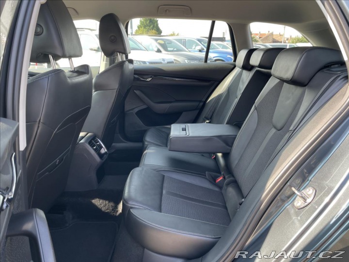Škoda Octavia 2.0 TDi DSG Navi*Polokůže 2022