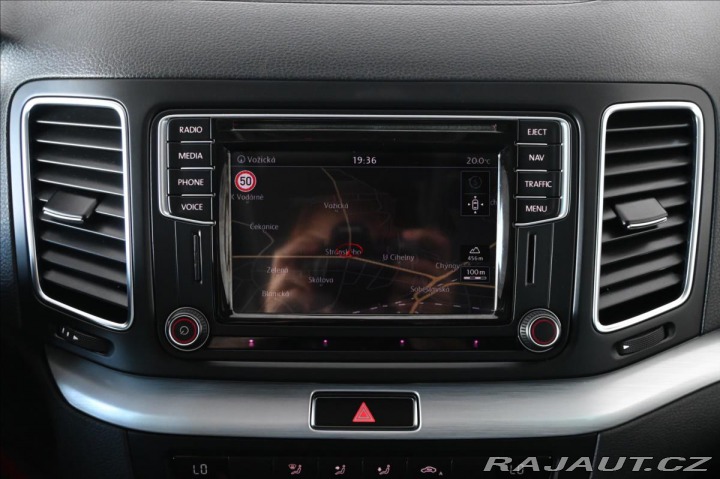Volkswagen Sharan 2,0 TDI 110 kW 7/Míst Zár 2016