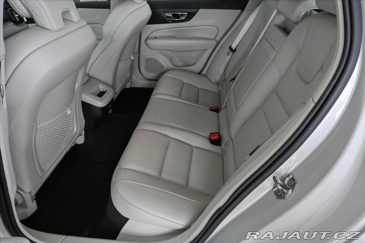Volvo V60 2,0 D4 140 kW AT/8 MOMENT 2018