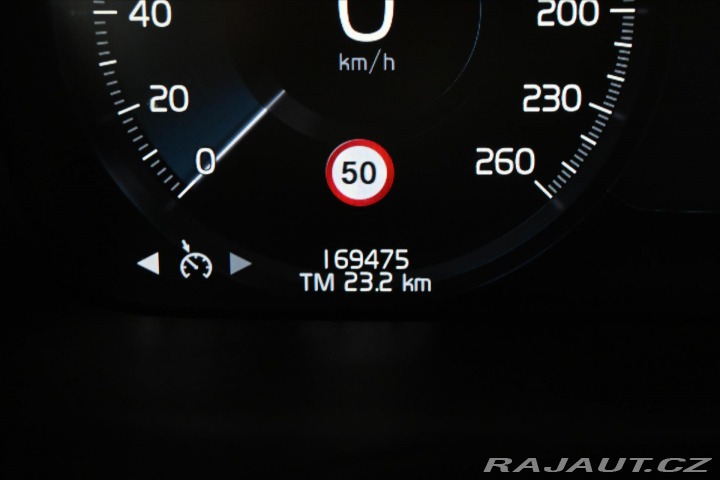 Volvo V60 2,0 D4 140 kW AT/8 MOMENT 2018