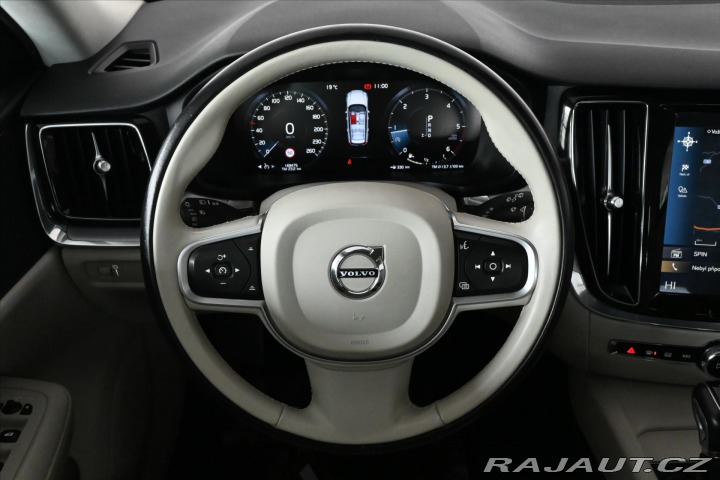 Volvo V60 2,0 D4 140 kW AT/8 MOMENT 2018