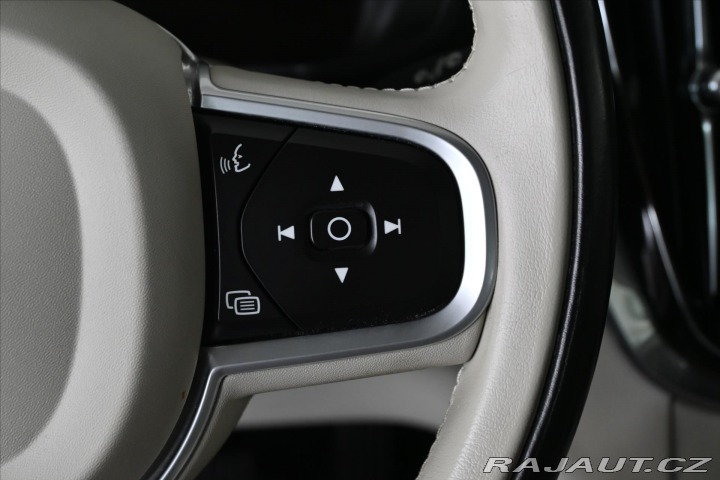 Volvo V60 2,0 D4 140 kW AT/8 MOMENT 2018