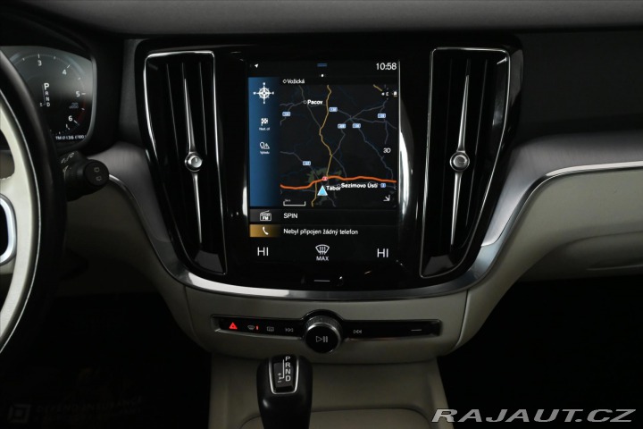Volvo V60 2,0 D4 140 kW AT/8 MOMENT 2018