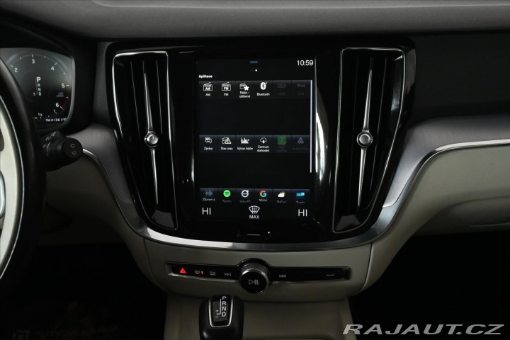 Volvo V60 2,0 D4 140 kW AT/8 MOMENT 2018