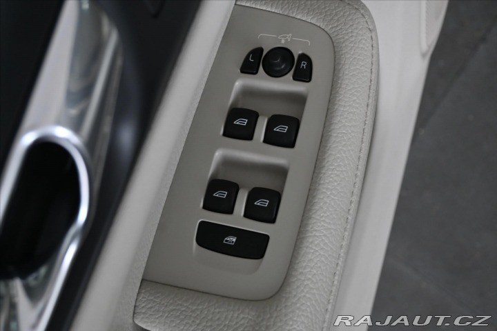 Volvo V60 2,0 D4 140 kW AT/8 MOMENT 2018