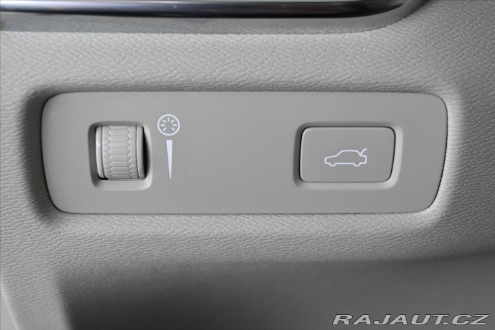 Volvo V60 2,0 D4 140 kW AT/8 MOMENT 2018