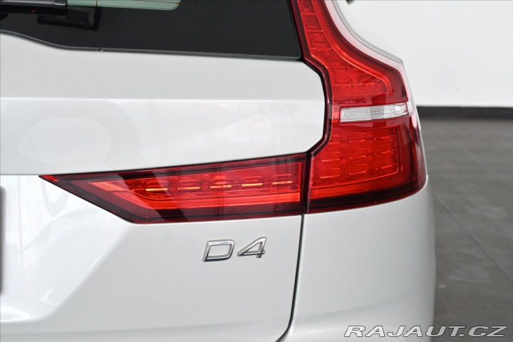 Volvo V60 2,0 D4 140 kW AT/8 MOMENT 2018