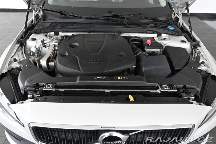 Volvo V60 2,0 D4 140 kW AT/8 MOMENT 2018