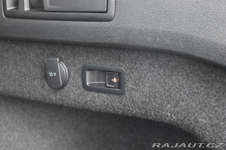 Volkswagen Passat 2.0 TDI BUSINESS*TAŽNÉ*ČR 2020