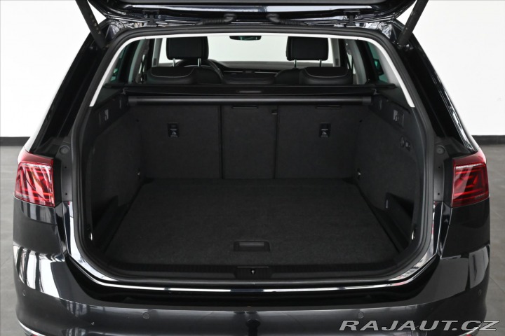 Volkswagen Passat 2,0 TDi 110kW DSG Eleganc 2024