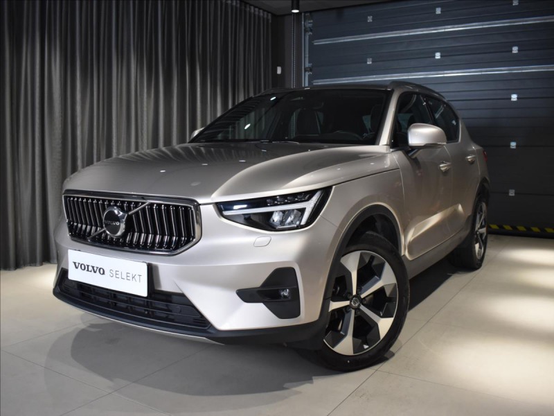Volvo XC40 2,0 B4 Ult panorama,bezkl