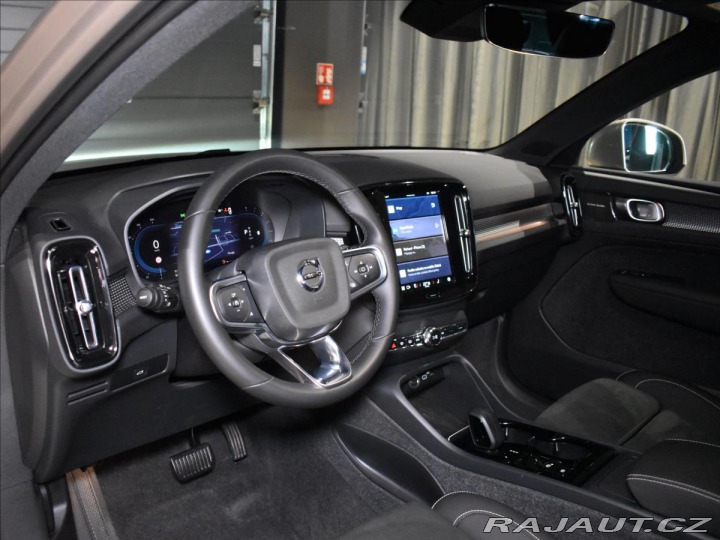 Volvo XC40 2,0 B4 Ult panorama,bezkl 2023