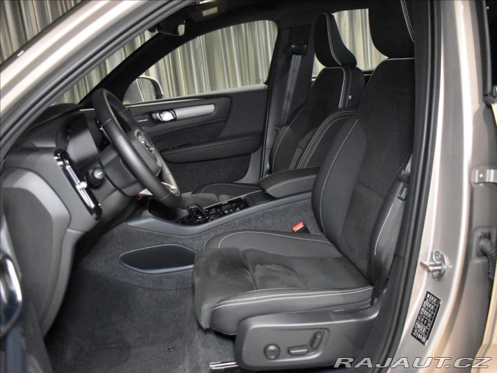 Volvo XC40 2,0 B4 Ult panorama,bezkl 2023