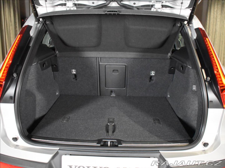 Volvo XC40 2,0 B4 ULT Panorama,Bezkl 2023