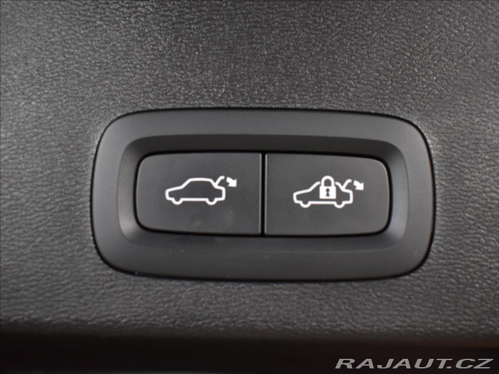 Volvo XC40 2,0 B4 ULT Panorama,Bezkl 2023