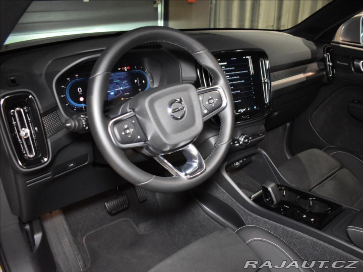 Volvo XC40 2,0 B4 ULT Panorama,Bezkl 2023