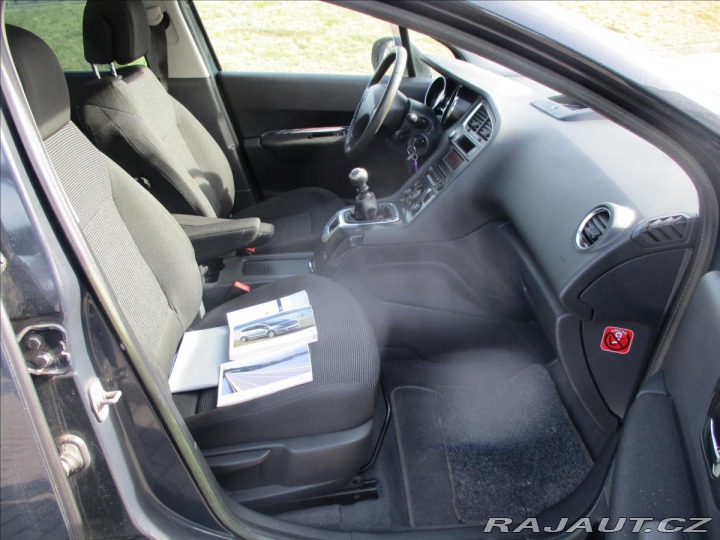 Peugeot 5008 2,0 HDI 150 k FAP Premium 2011