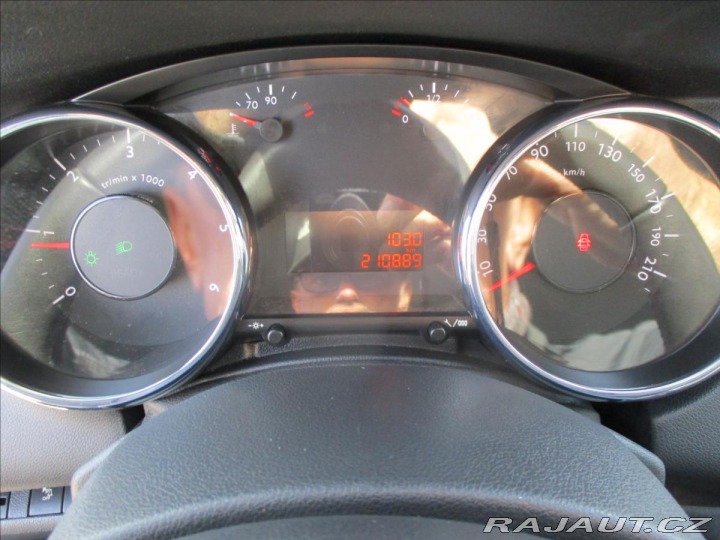 Peugeot 5008 2,0 HDI 150 k FAP Premium 2011